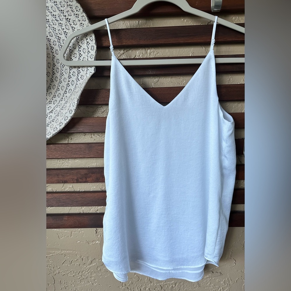 Express white v neck cami - Picture 3 of 4